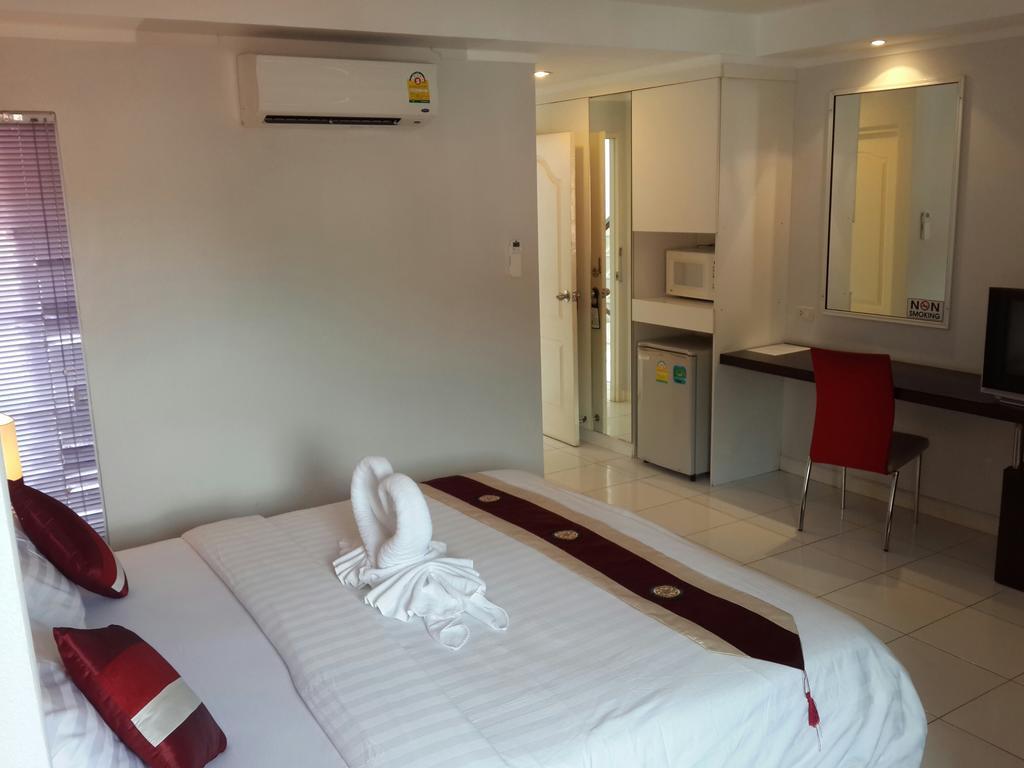Kata Beach Studio Phuket Eksteriør billede